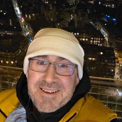 Professional Male seeks a double room Main Photo