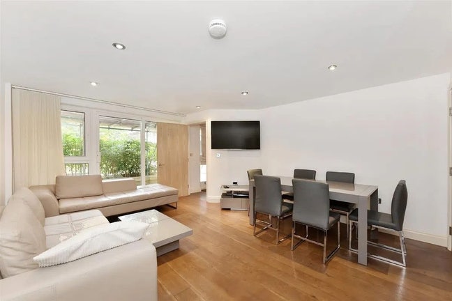 2 Rooms Available In Gorgeous Riverside Complex  Main Photo