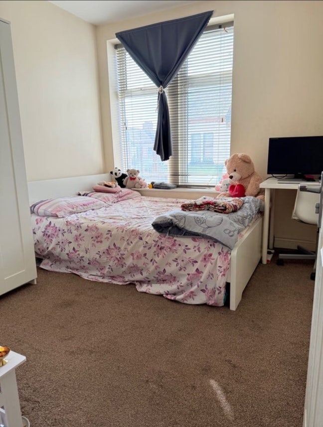 Large Double Room in Shared House Main Photo