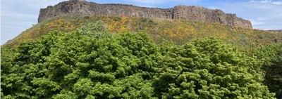 Central, quiet double room right on Holyrood Park! Main Photo