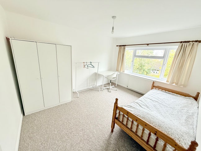 Furnished bedroom in OX4  Main Photo