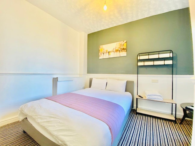 Double room near Sainsbury’s Supermarket  Main Photo