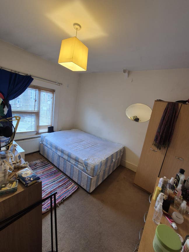 Furnished double room, quiet flatshare Main Photo