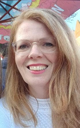 Experienced and considerate female sharer Main Photo