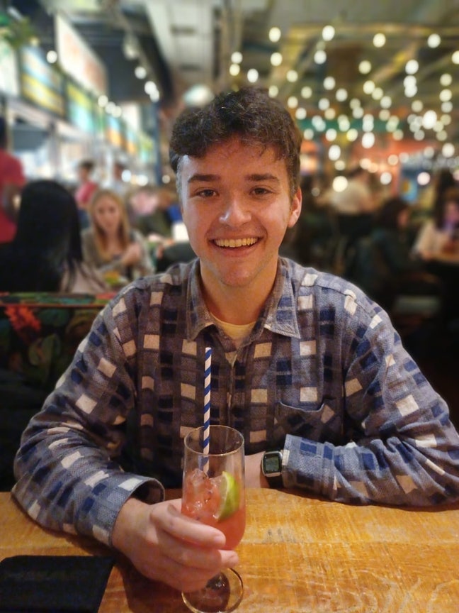 I am a professional male looking to move to M... Main Photo