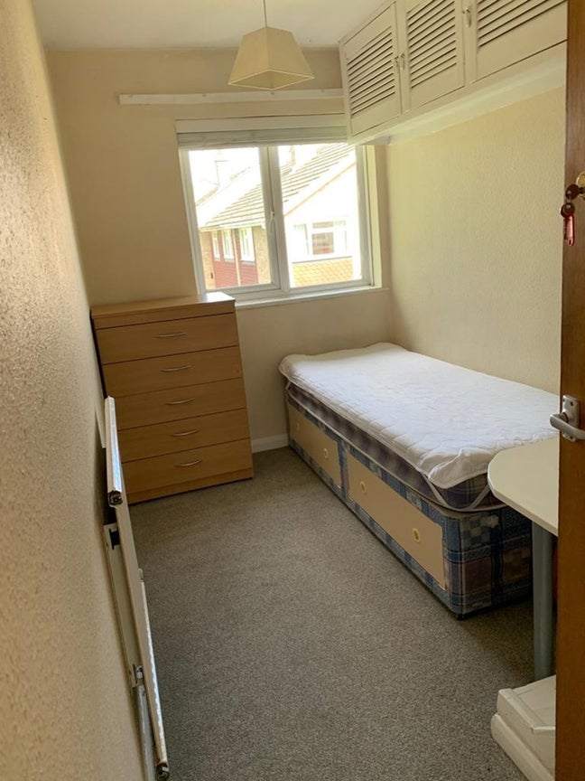 Tenancy Takeover for Single Room in 4 Bed House Main Photo