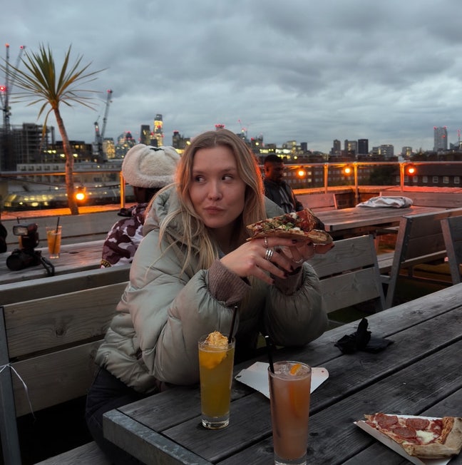 27 yo professional looking for a room Main Photo