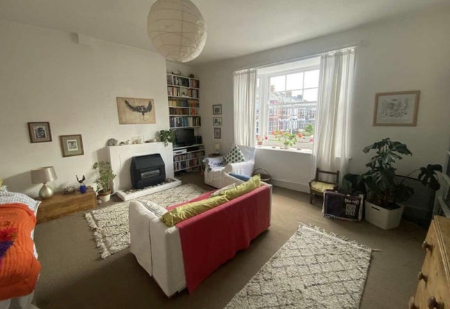Three bedroom flat available Main Photo