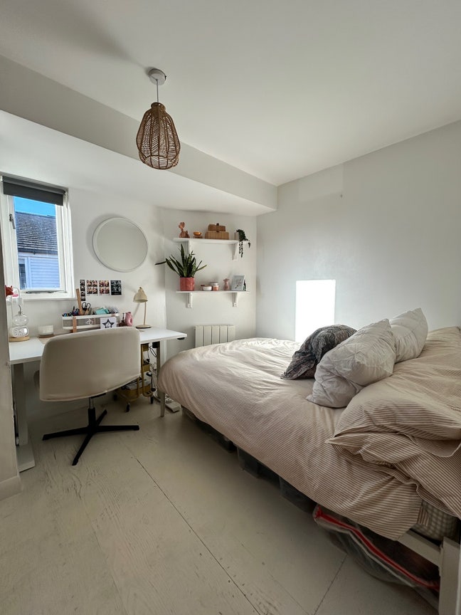 Sublet in Bow Available from Feb!  Main Photo