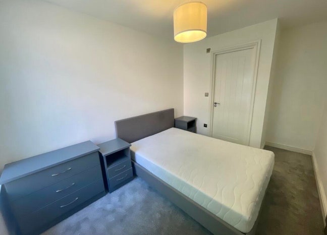 Room available - take over of half of tenancy L22 Main Photo