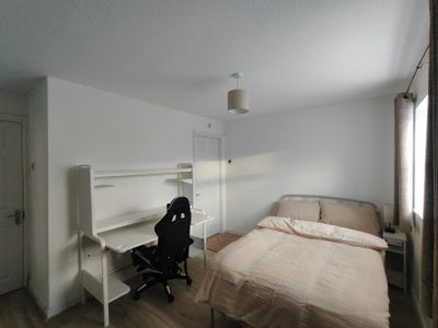 Double ensuite - detached park-facing family home Main Photo