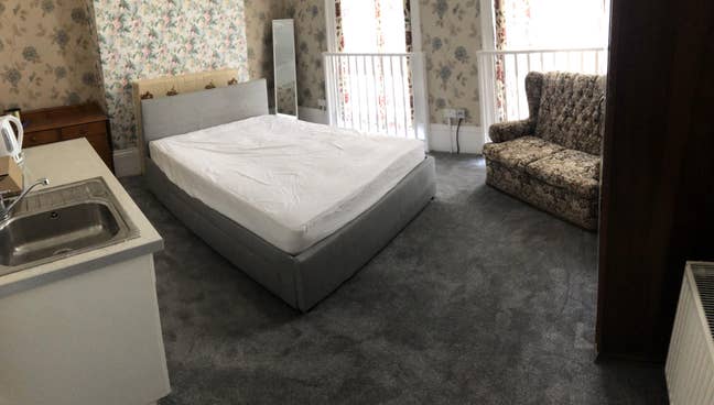 Large Double Room Dover Central with Garden Main Photo
