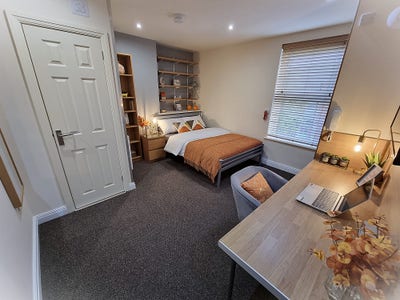 **Now Reserved** Bills inc Studio Lincoln LN1 Main Photo