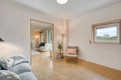  double en-suite bedroom in eco house Main Photo