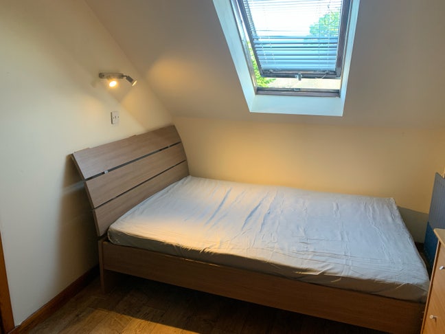Lovely double room to rent in a shared flat Main Photo