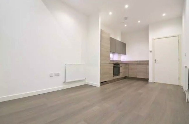 Stunning studio flat available to let in Brentford Main Photo