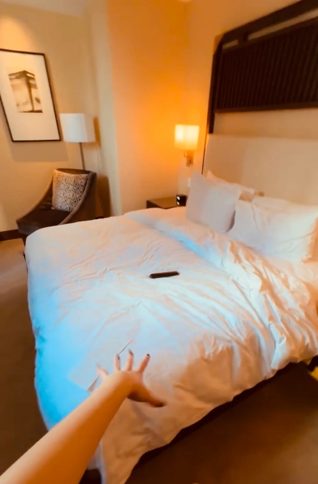 Beautiful Bright Room in a Spacious Home Main Photo