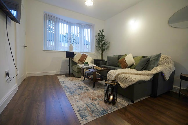 Luxury Furnished 3-Bed House | Bills Included  Main Photo