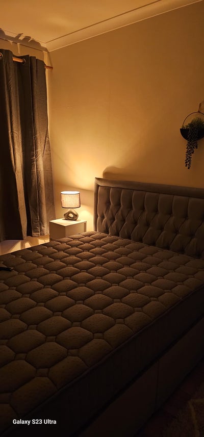 Double room-bills and weekly cleaner included Main Photo