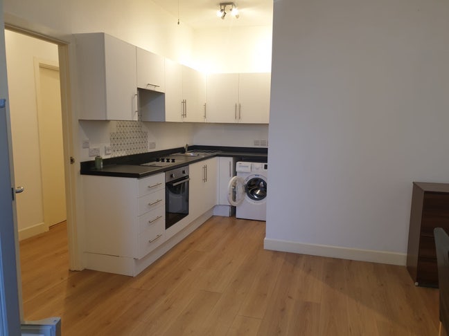 1-Bedroom Apartment for Rent – Swindon Town Centre Main Photo