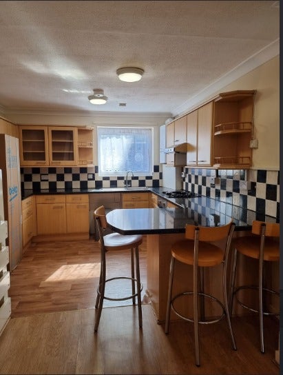 Rooms to rent  in London's prime location!  Main Photo