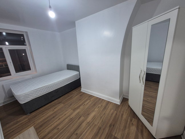 Room for rent in Oldham Main Photo