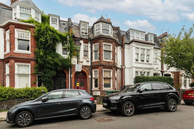 Self-contained studio room - Howitt Road Nw3 Main Photo