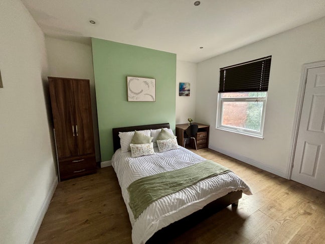 Spacious En-suites BILLS INC Nr Derby Royal / uni  Main Photo