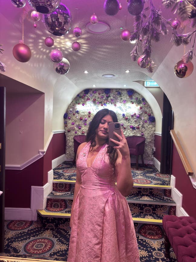 A flat wanted to move asap Main Photo