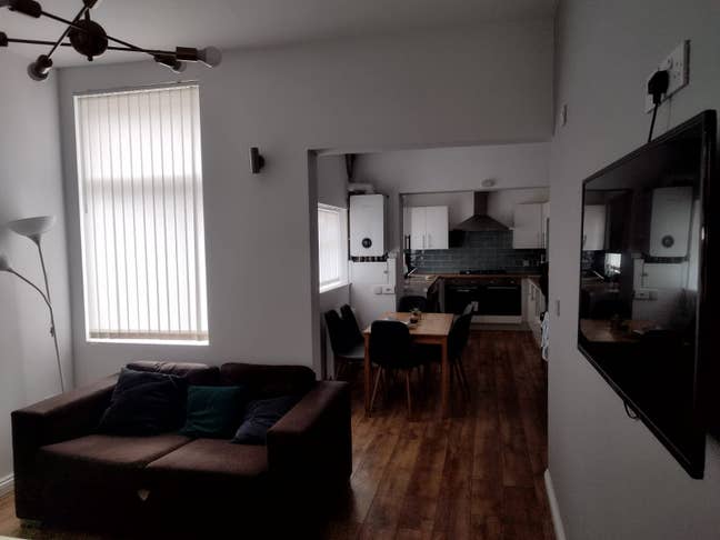 Tenancy Takeover – Spacious Single Room Available Main Photo