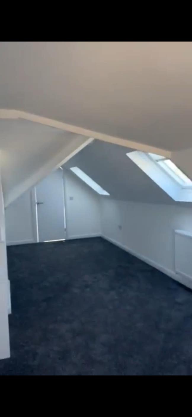 Entire 2nd floor with attached toilet  Main Photo