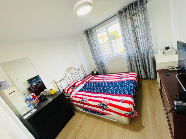 Rent a room Main Photo