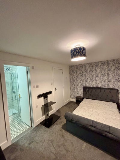 Stunning double bedroom with en-suite in Singleton Main Photo