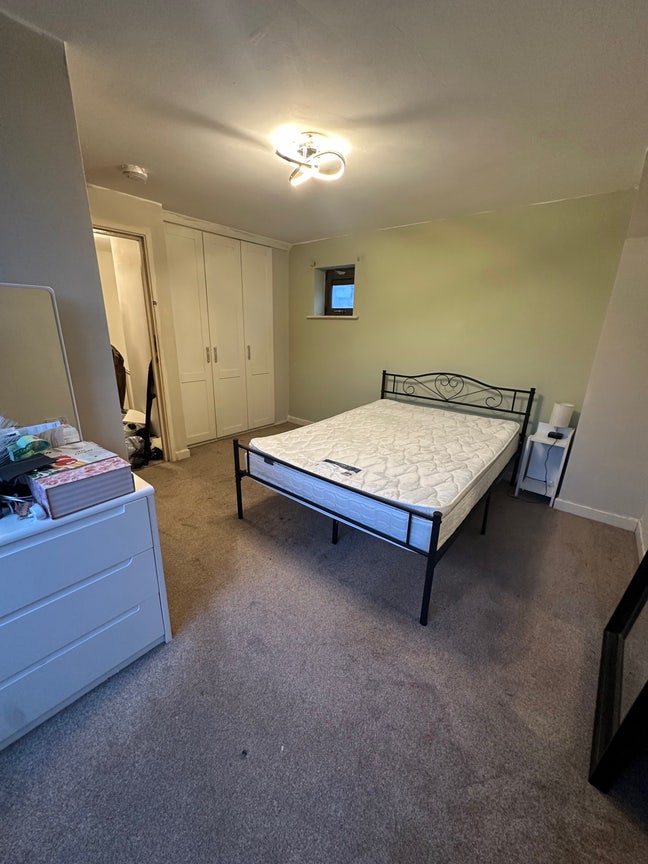 Large double bedroom with balcony Main Photo