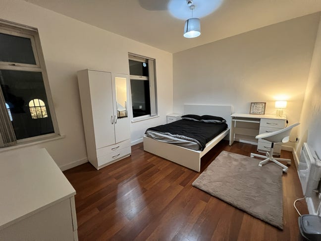 Spacious Furnished Room Near Manchester University Main Photo