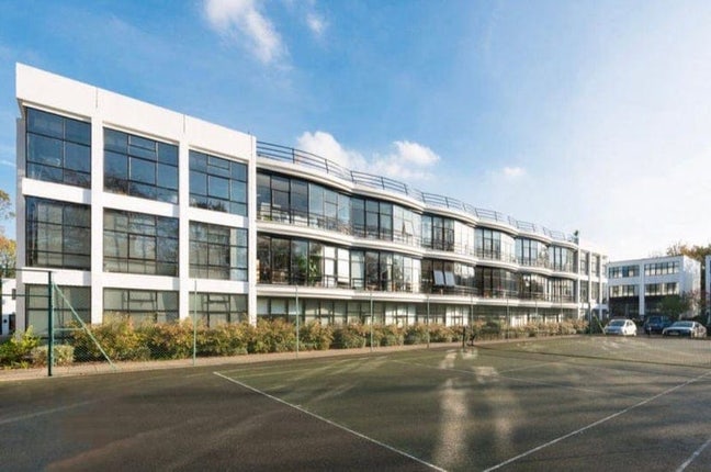 Room in Peckham w/ swimming pool, gym & more Main Photo