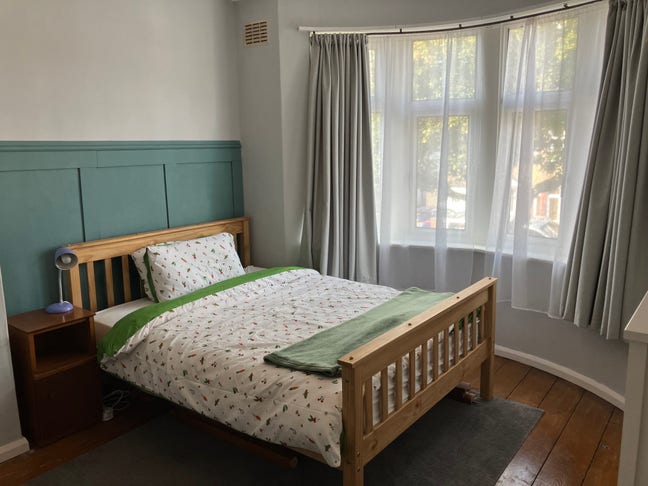 Double bedroom near UHW Main Photo