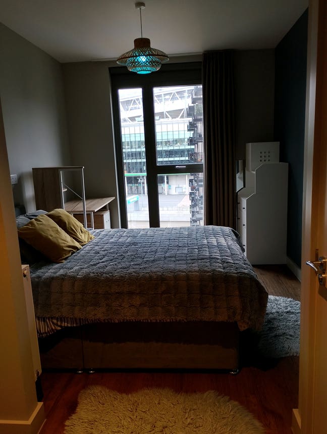 Ensuite room available in modern 2-bed / 2-bath ap Main Photo