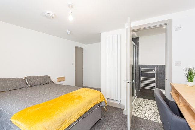 Basement Room -  en-suite room available in SK1 Main Photo