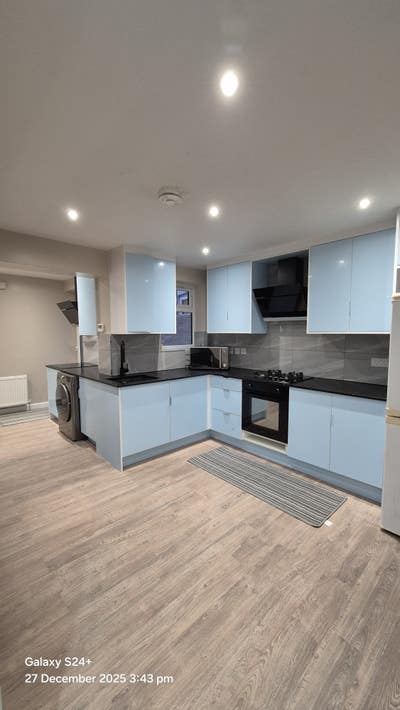 Brand new rooms, bathrooms in 5 bed house share Main Photo