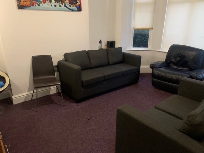 2  double rooms available in large 4 bed house  Main Photo