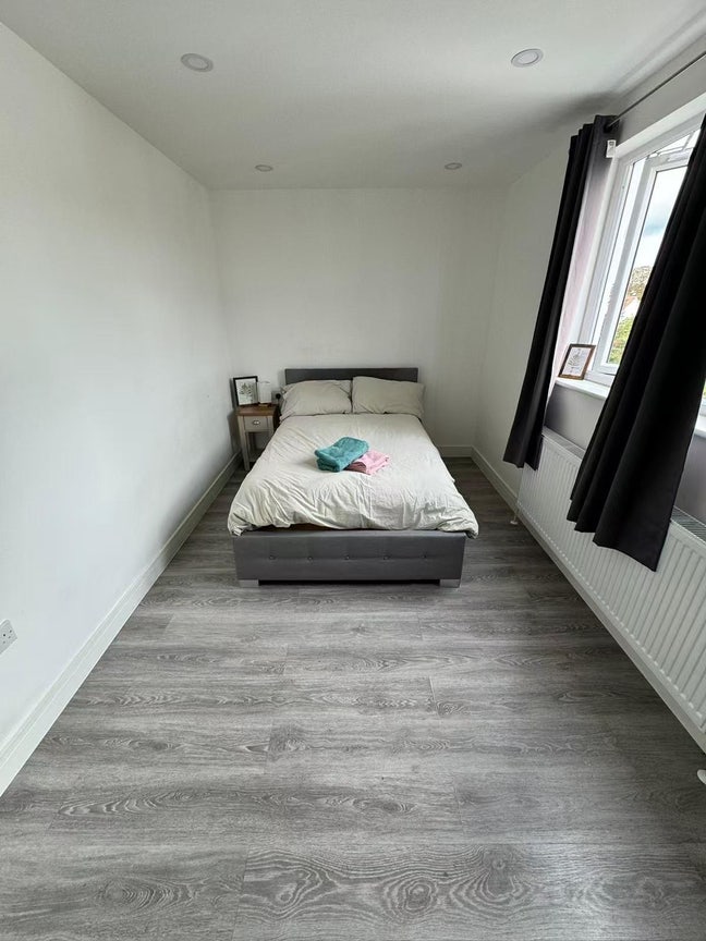 Cozy Double Ensuite Room in SW20 Main Photo