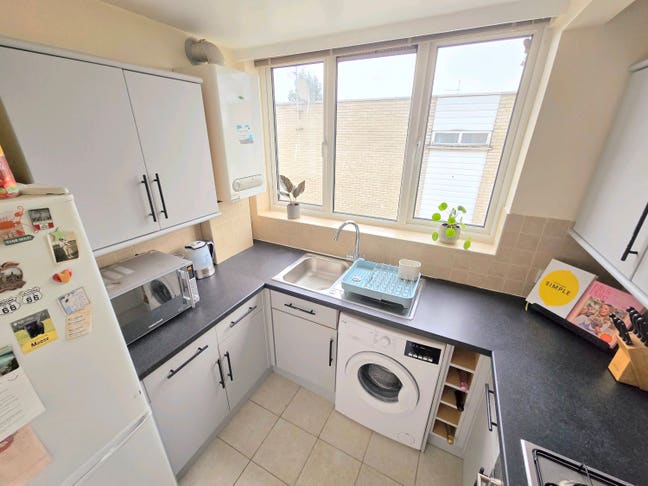 Bright and spacious 1 bed flat near Crystal Palace Main Photo