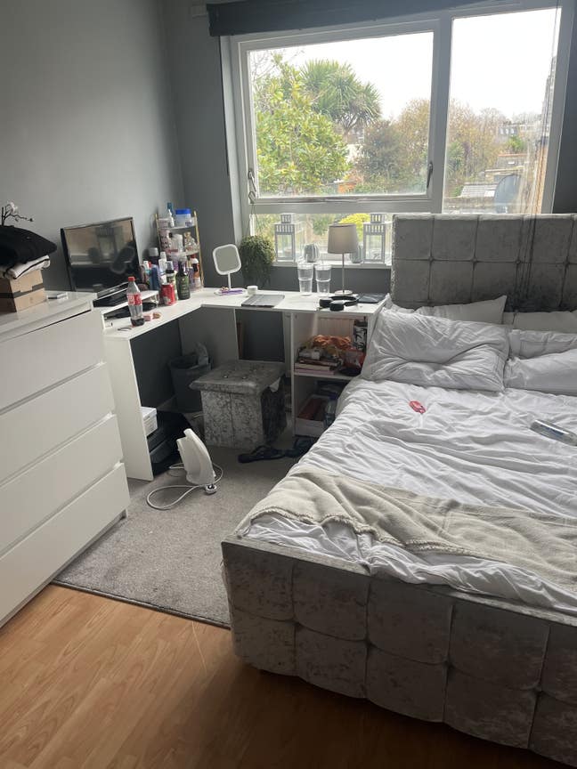 One double room with built in wardrobe. Main Photo