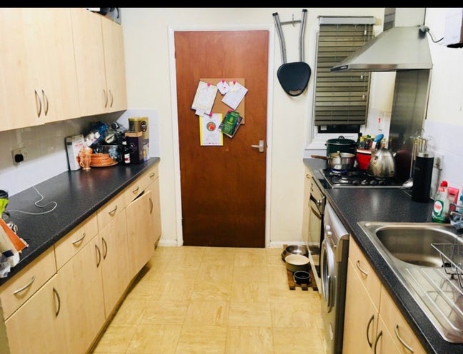 Part furnished single room  Main Photo