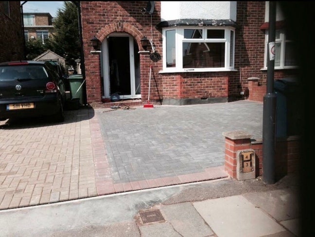 Quiet house in Edgware  Main Photo