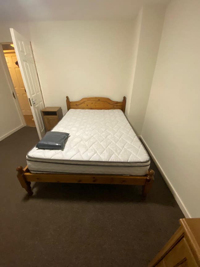 Large double room in a friendly shared house Main Photo