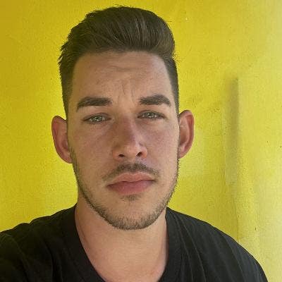 Professional Male seeks a double room Main Photo