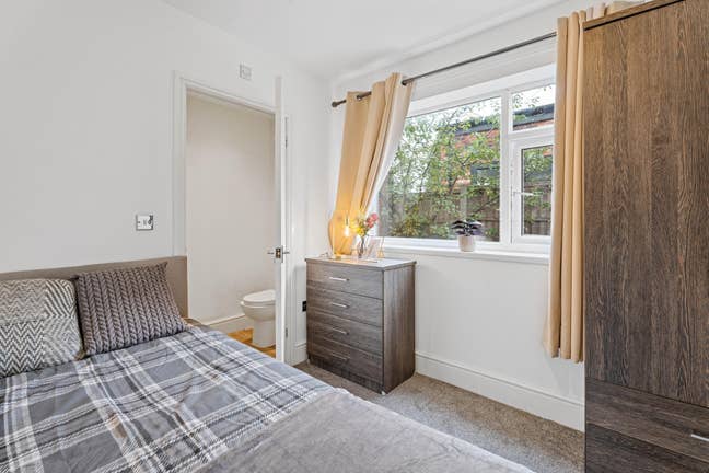 Birmingham moseley furnished luxurious room Main Photo