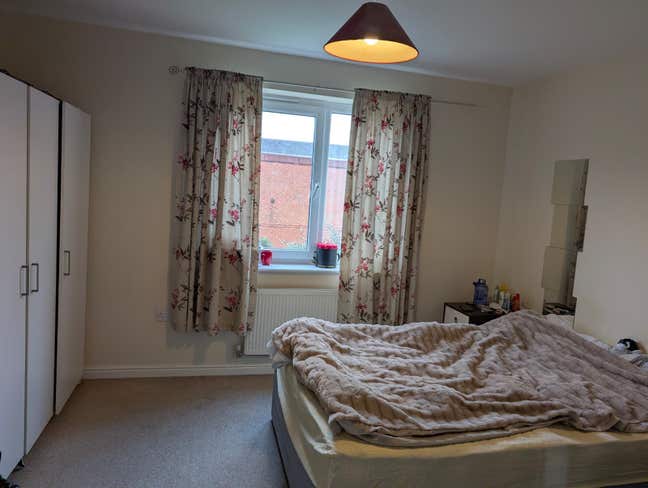 Looking for someone to replace my double debroom . Main Photo